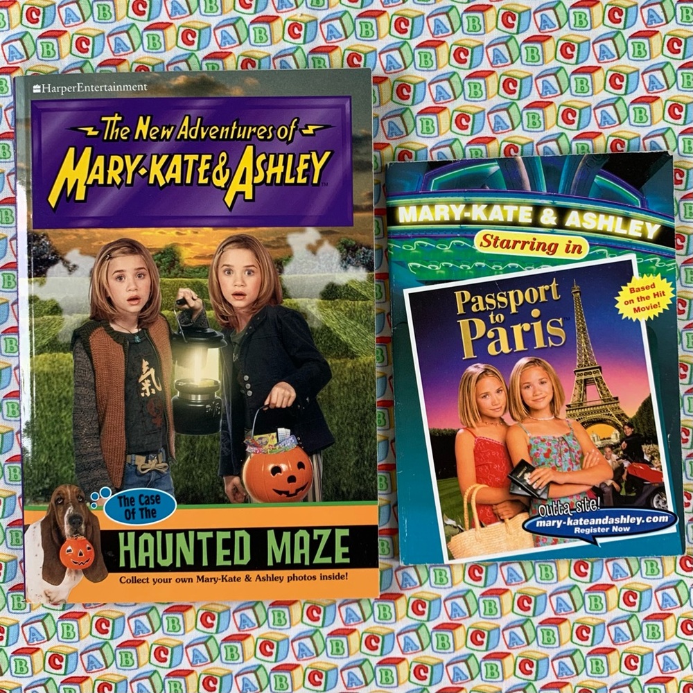 Mary-Kate & Ashley Adventure Set of 2 books.
